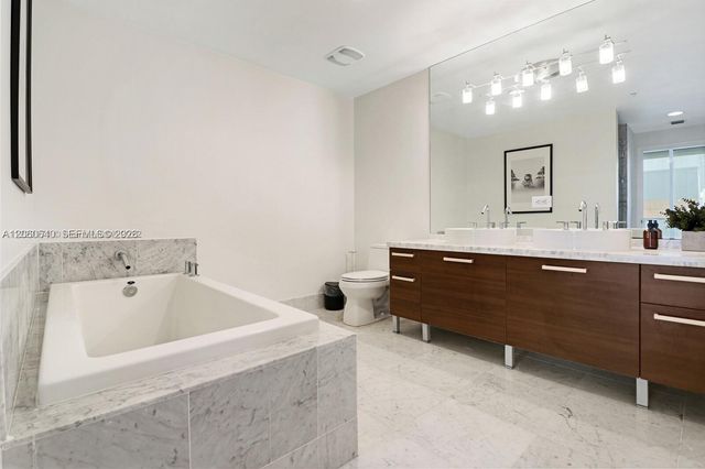 253 NE 2nd St 508, Miami, FL 33132