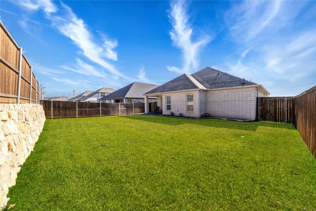 201 Brookview Drive, Lavon, TX 75166