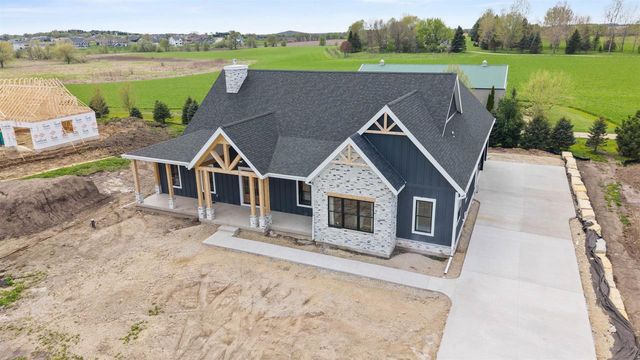 6811 Angelica Trail, Sun Prairie, WI 53590