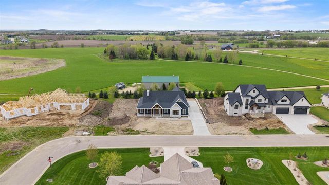 6811 Angelica Trail, Sun Prairie, WI 53590