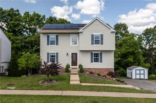 422 Skylark Dr, Moon/crescent Twp, PA 15108