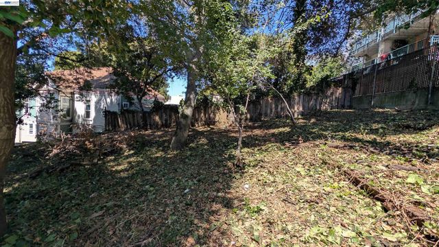 176 Orange St, Oakland, CA 94610