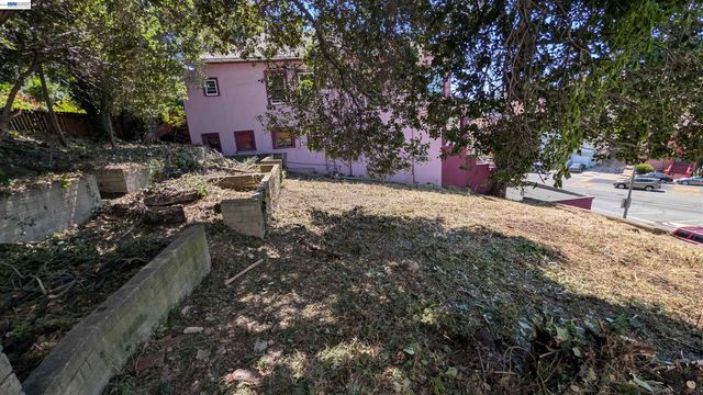 176 Orange St, Oakland, CA 94610