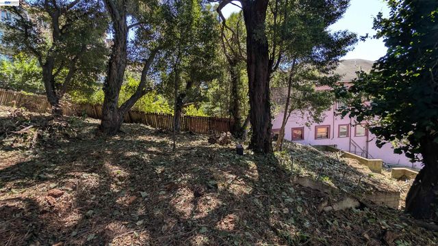 176 Orange St, Oakland, CA 94610
