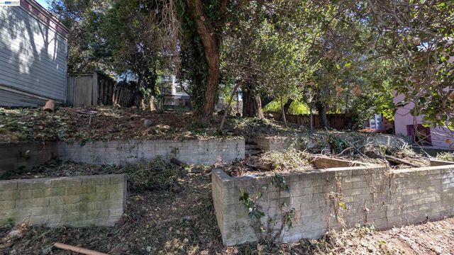 176 Orange St, Oakland, CA 94610