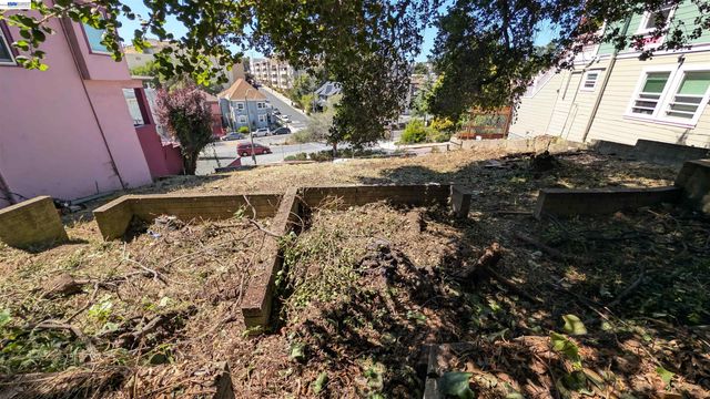176 Orange St, Oakland, CA 94610