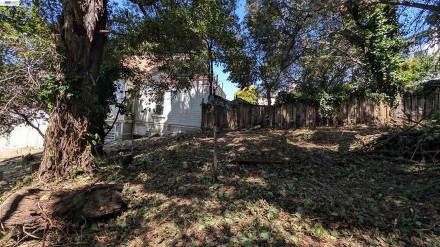 176 Orange St, Oakland, CA 94610
