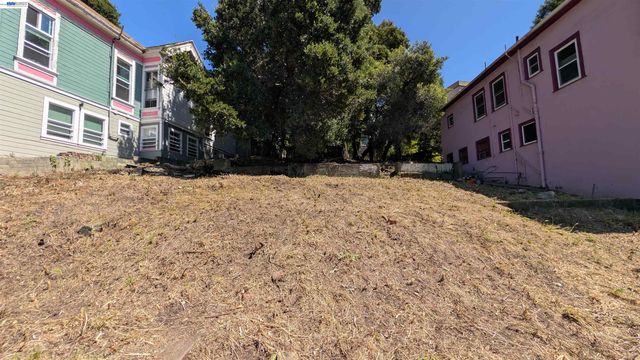 176 Orange St, Oakland, CA 94610