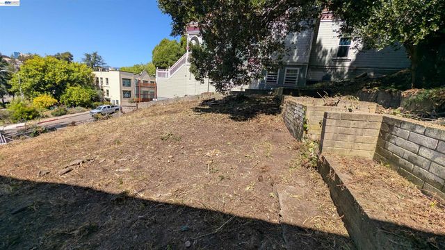 176 Orange St, Oakland, CA 94610