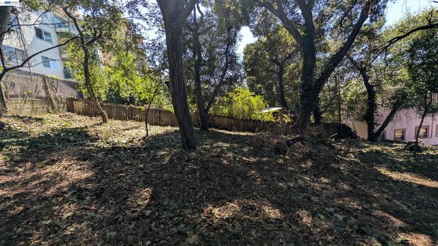 176 Orange St, Oakland, CA 94610