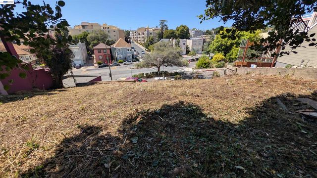 176 Orange St, Oakland, CA 94610