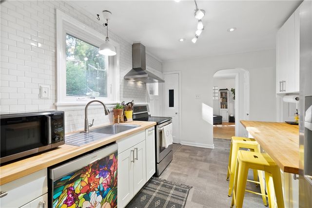 20 Brucewood Drive, Mt Lebanon, PA 15228