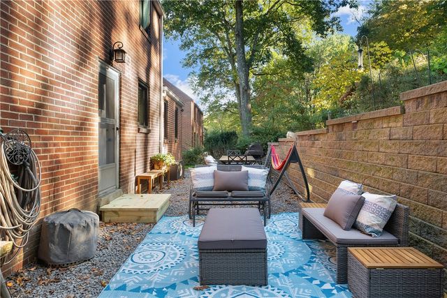 20 Brucewood Drive, Mt Lebanon, PA 15228