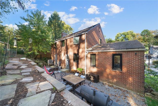 20 Brucewood Drive, Mt Lebanon, PA 15228