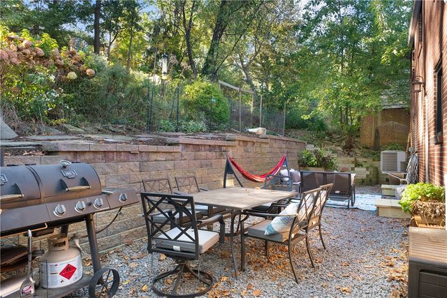 20 Brucewood Drive, Mt Lebanon, PA 15228