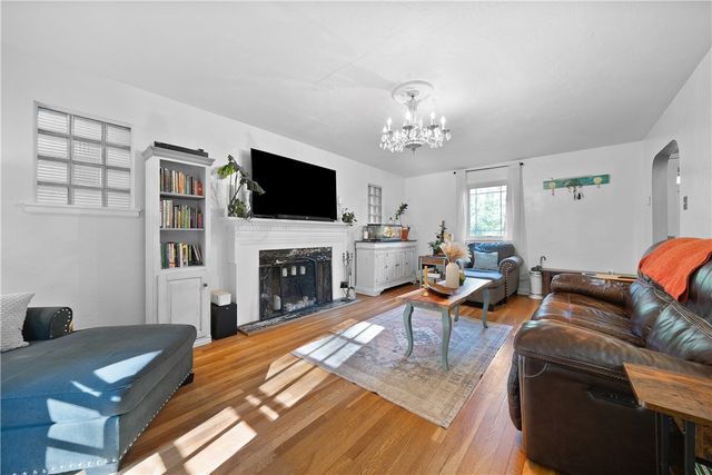 20 Brucewood Drive, Mt Lebanon, PA 15228