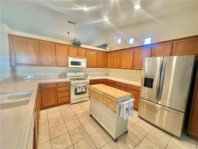 21245 Cask Court, Apple Valley, CA 92308