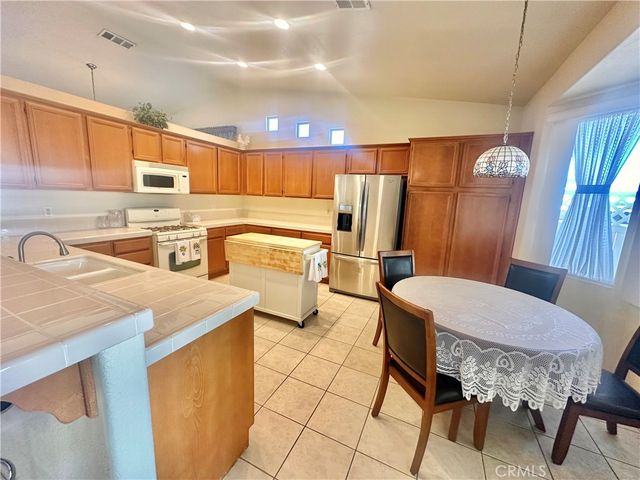 21245 Cask Court, Apple Valley, CA 92308