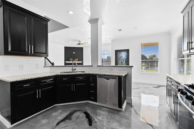 7619 Omaha Drive, Baytown, TX 77521