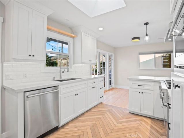1430 Shamrock, Costa Mesa, CA 92626