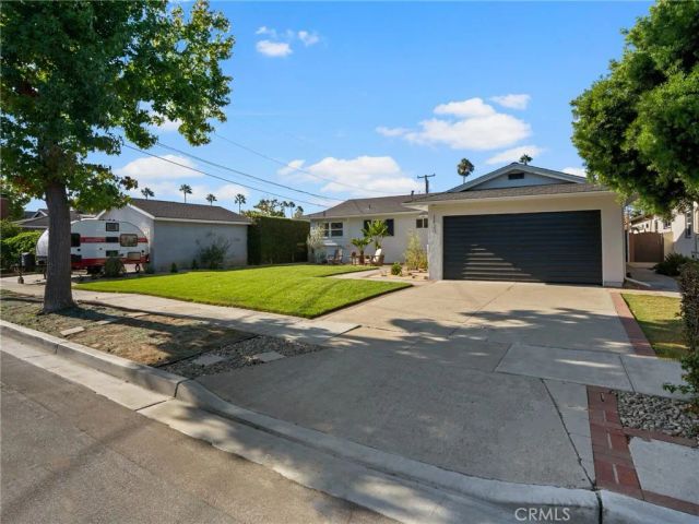 1430 Shamrock, Costa Mesa, CA 92626