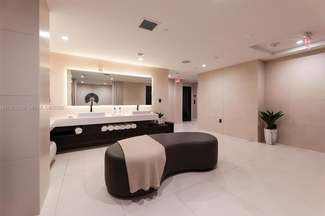 15901 Collins Ave 2502, Sunny Isles Beach, FL 33160