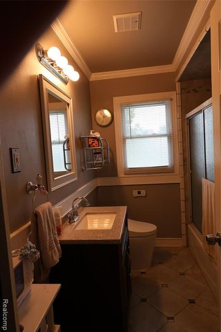 26140 Hayes Road, Roseville, MI 48066