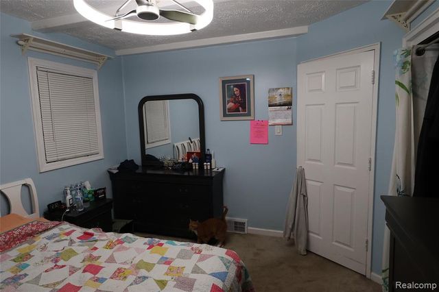 26140 Hayes Road, Roseville, MI 48066