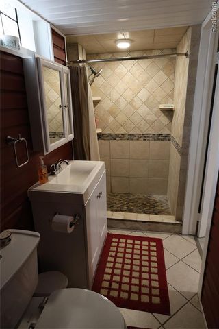26140 Hayes Road, Roseville, MI 48066