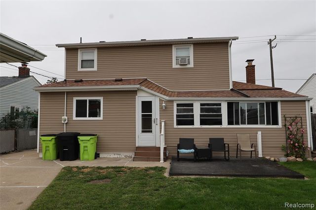 26140 Hayes Road, Roseville, MI 48066