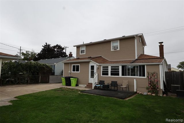 26140 Hayes Road, Roseville, MI 48066