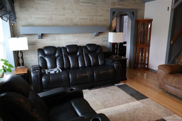 26140 Hayes Road, Roseville, MI 48066