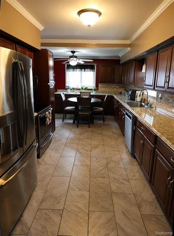 26140 Hayes Road, Roseville, MI 48066