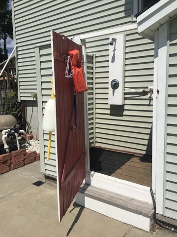 24 Lake St, Hudson, MA 01749