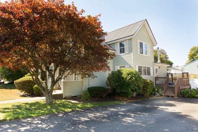 24 Lake St, Hudson, MA 01749