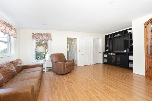 24 Lake St, Hudson, MA 01749
