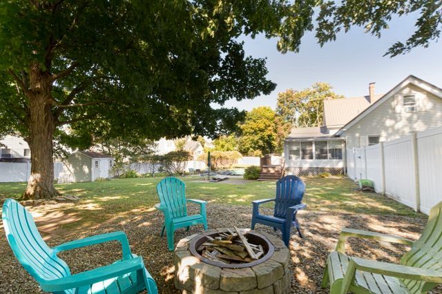 24 Lake St, Hudson, MA 01749
