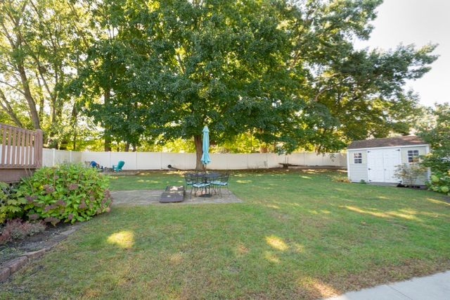 24 Lake St, Hudson, MA 01749