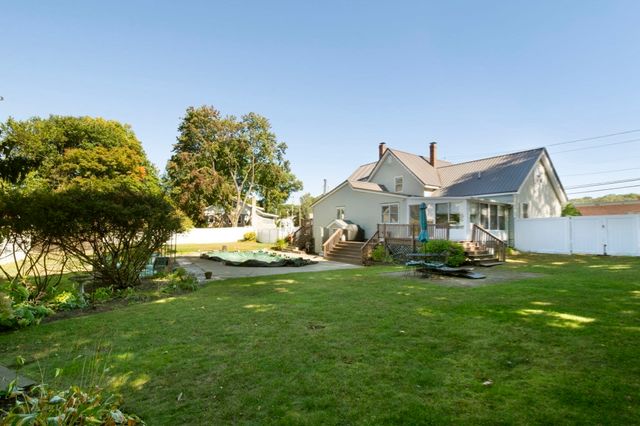 24 Lake St, Hudson, MA 01749