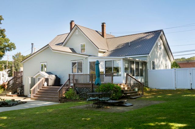 24 Lake St, Hudson, MA 01749