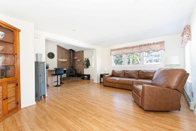 24 Lake St, Hudson, MA 01749