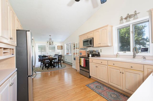 24 Lake St, Hudson, MA 01749