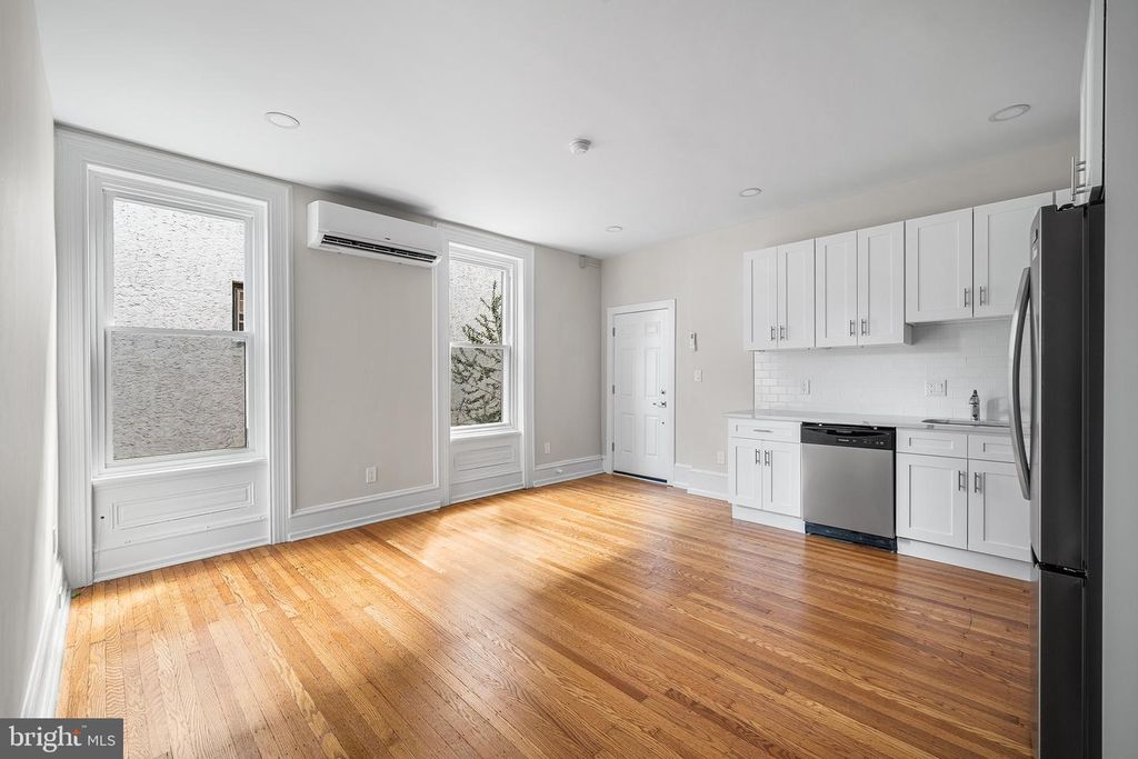 2309 Green St Apt 2R, Philadelphia, PA 19130