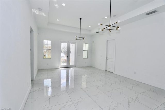 233 39th AVE NE, Naples, FL 34120