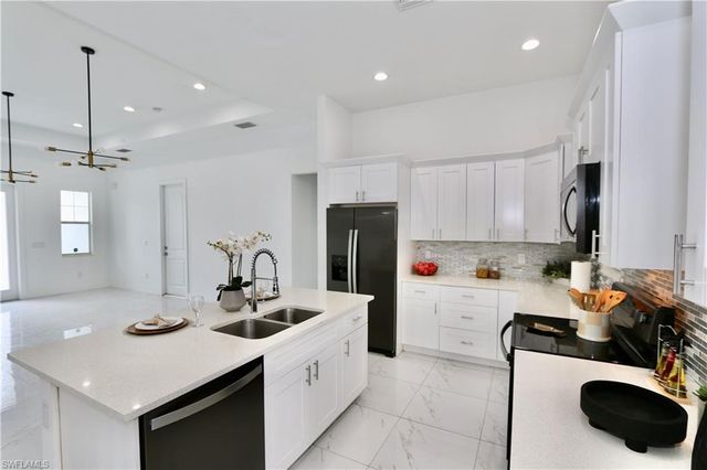 233 39th AVE NE, Naples, FL 34120