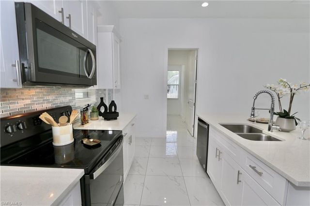 233 39th AVE NE, Naples, FL 34120