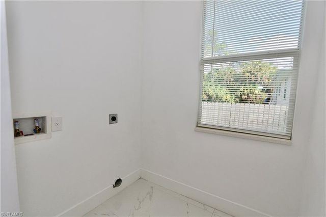 233 39th AVE NE, Naples, FL 34120