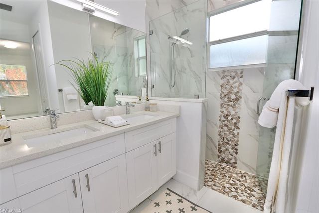 233 39th AVE NE, Naples, FL 34120