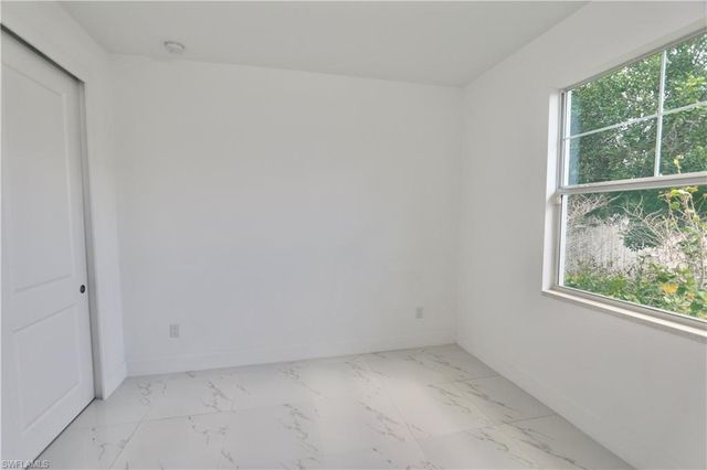 233 39th AVE NE, Naples, FL 34120