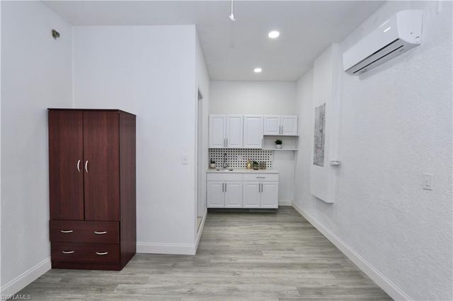 233 39th AVE NE, Naples, FL 34120